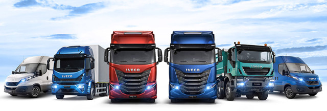 ensemble des camions Iveco phares allumés