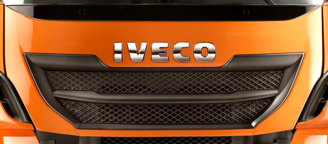 avant camion iveco orange